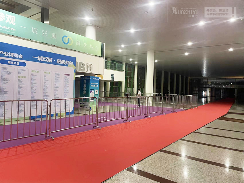 郑州铁马护栏出租厂家协助会展中心活动